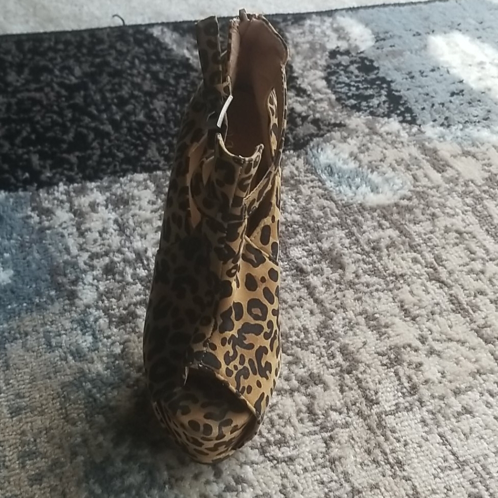 Shoes - Picture 2 of 3